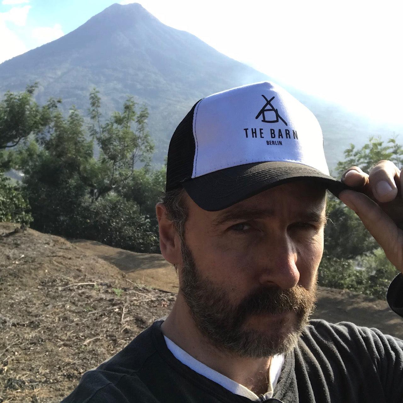 The Barn Trucker Cap sapca negru / alb marime unica